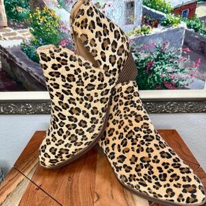 New CL by Laundry Leopard Print Faux Fur Booties Ankle Boots Size 9.5 Point Toe